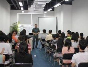 外(wài)貿營銷專家(jiā)到(dào)中秘傳媒進行(xíng)經驗交流